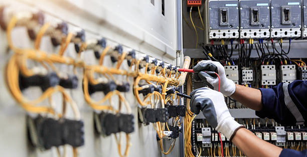 Professional Electrician technician working in Maywood, CA